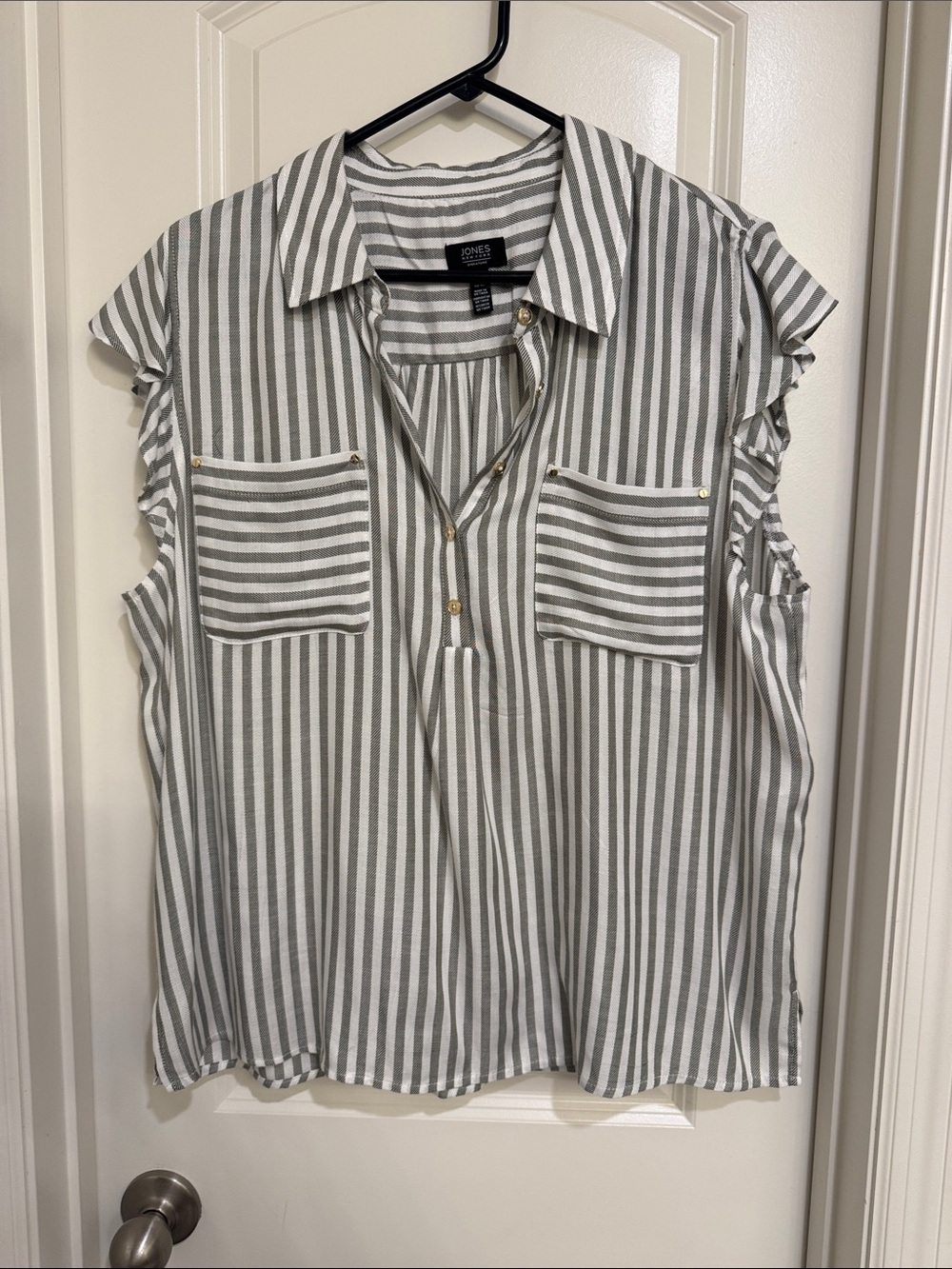 Jones New York Gray and White Striped Sleeveless Button-Front Top